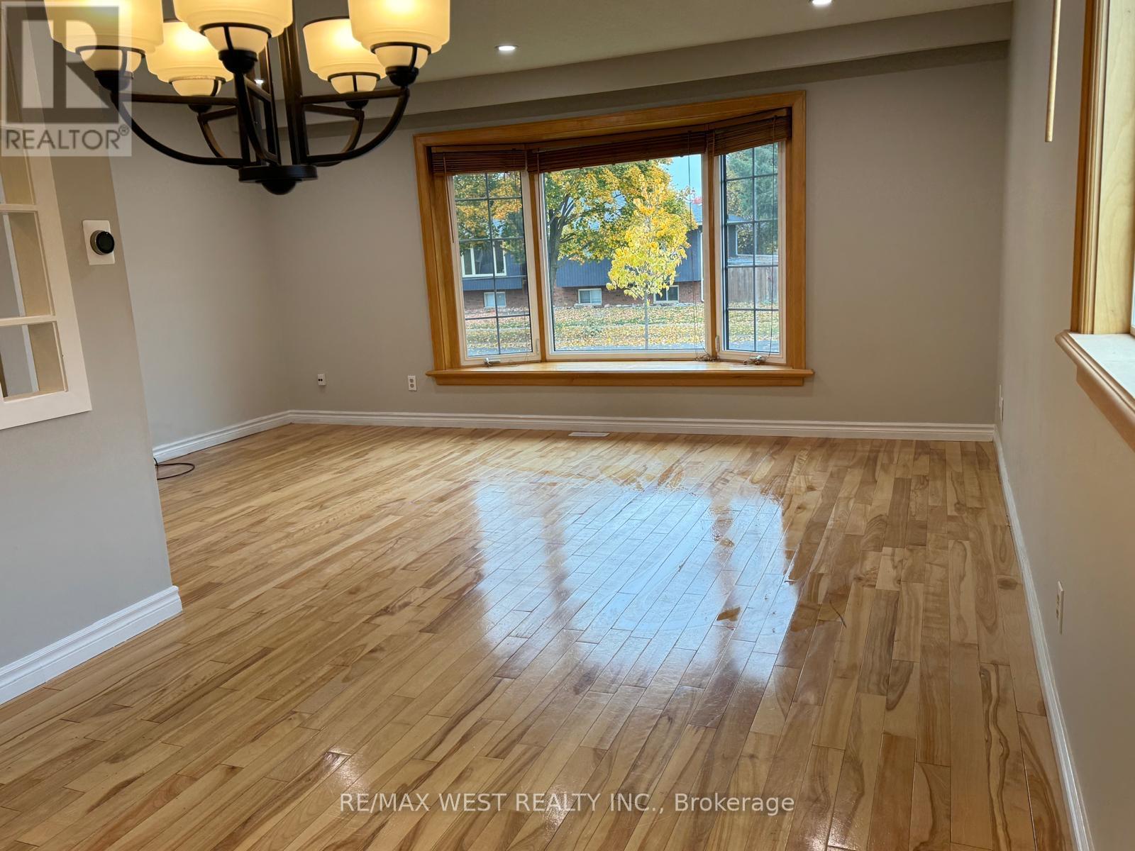 43 CLOVER AVENUE - Photo 5 of 22, Barrie (Allandale Heights), Ontario