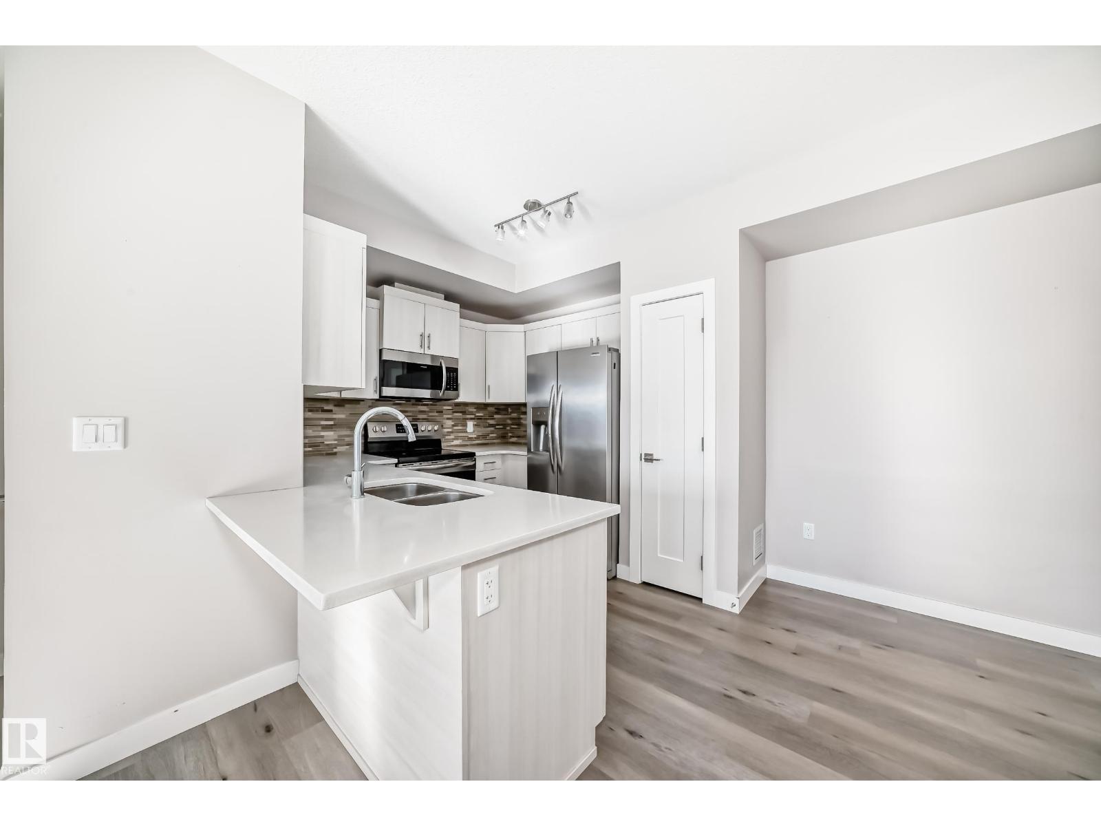 322 560 GRIESBACH PARADE PR NW - Photo 7