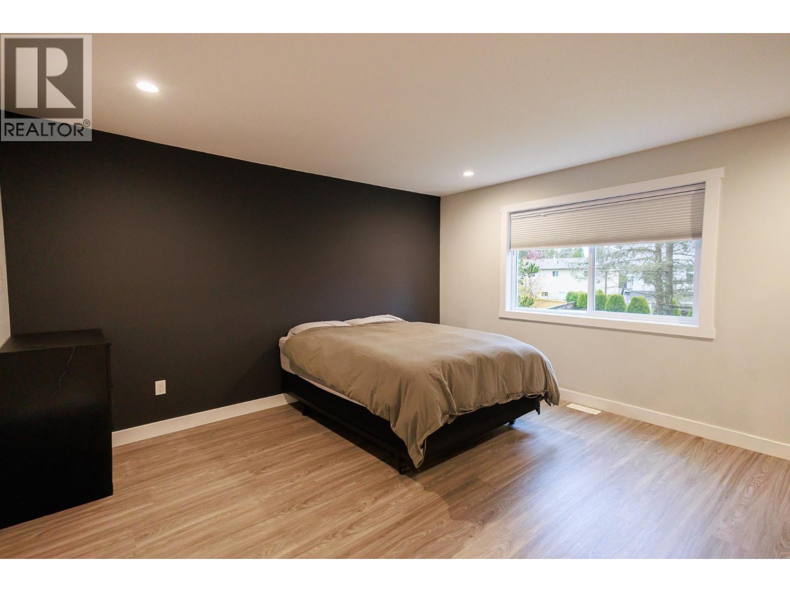 5223 SMITH Avenue, Terrace