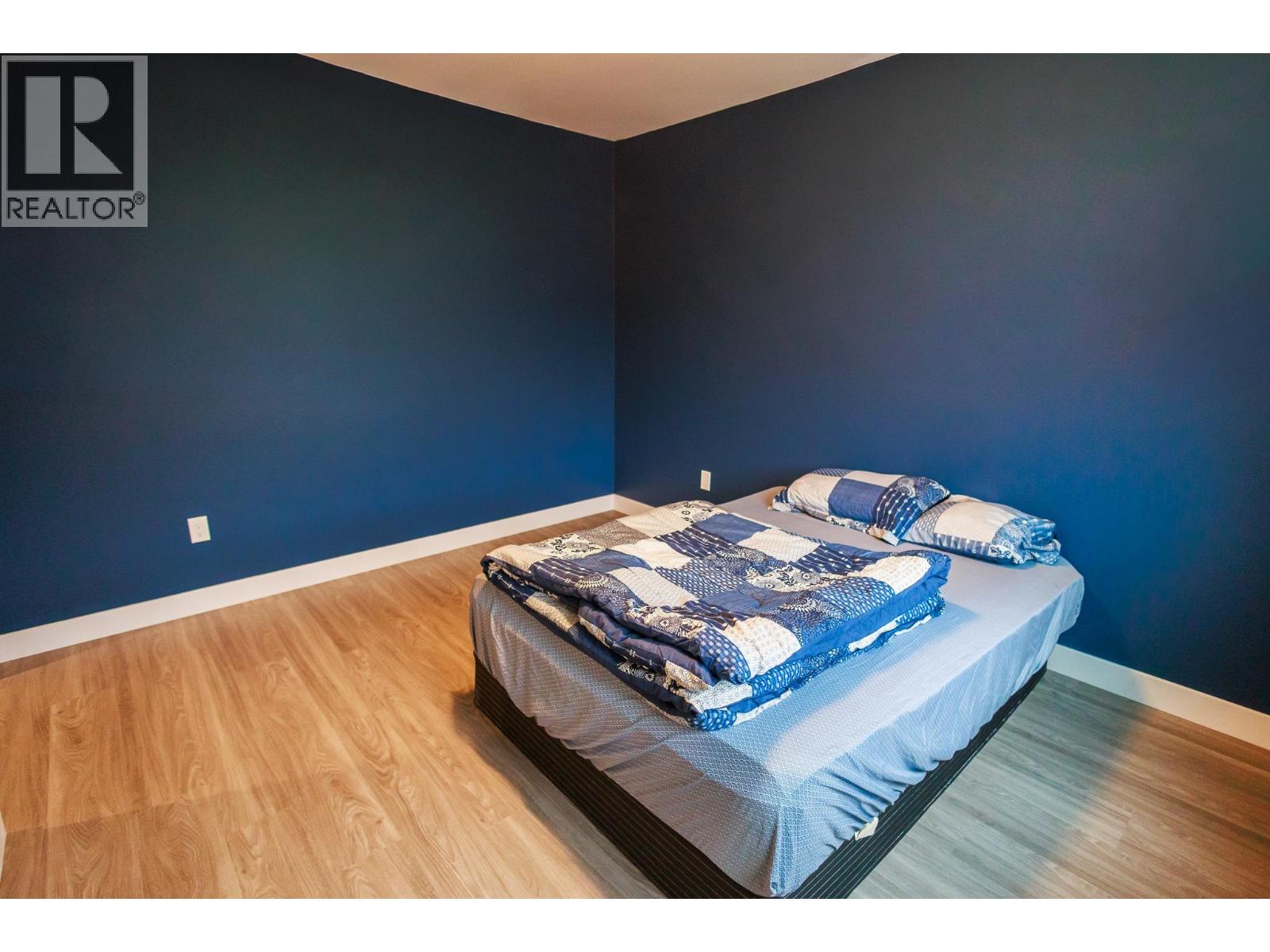 5223 SMITH Avenue, Terrace