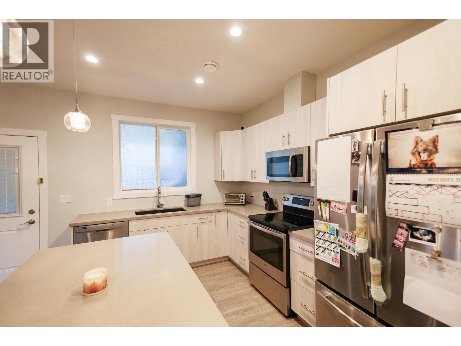 5223 SMITH Avenue, Terrace