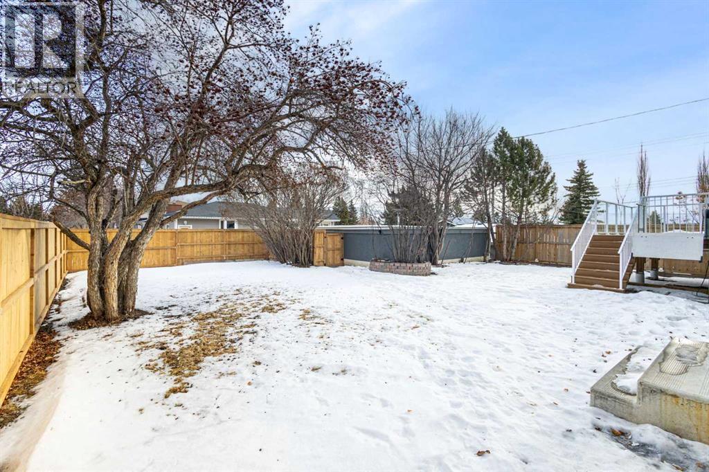 Single Family House Bi-level for Sale in  Silver Brook Road NW Silver Springs Calgary 