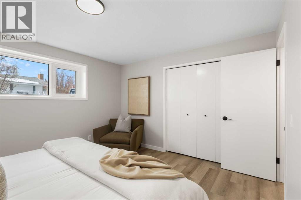 Single Family House Bi-level for Sale in  Silver Brook Road NW Silver Springs Calgary 