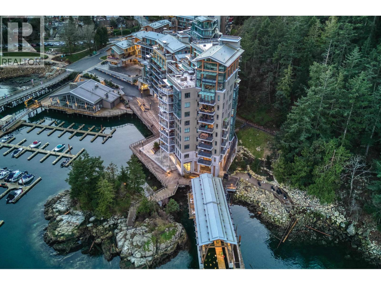 201 6707 NELSON AVENUE, West Vancouver