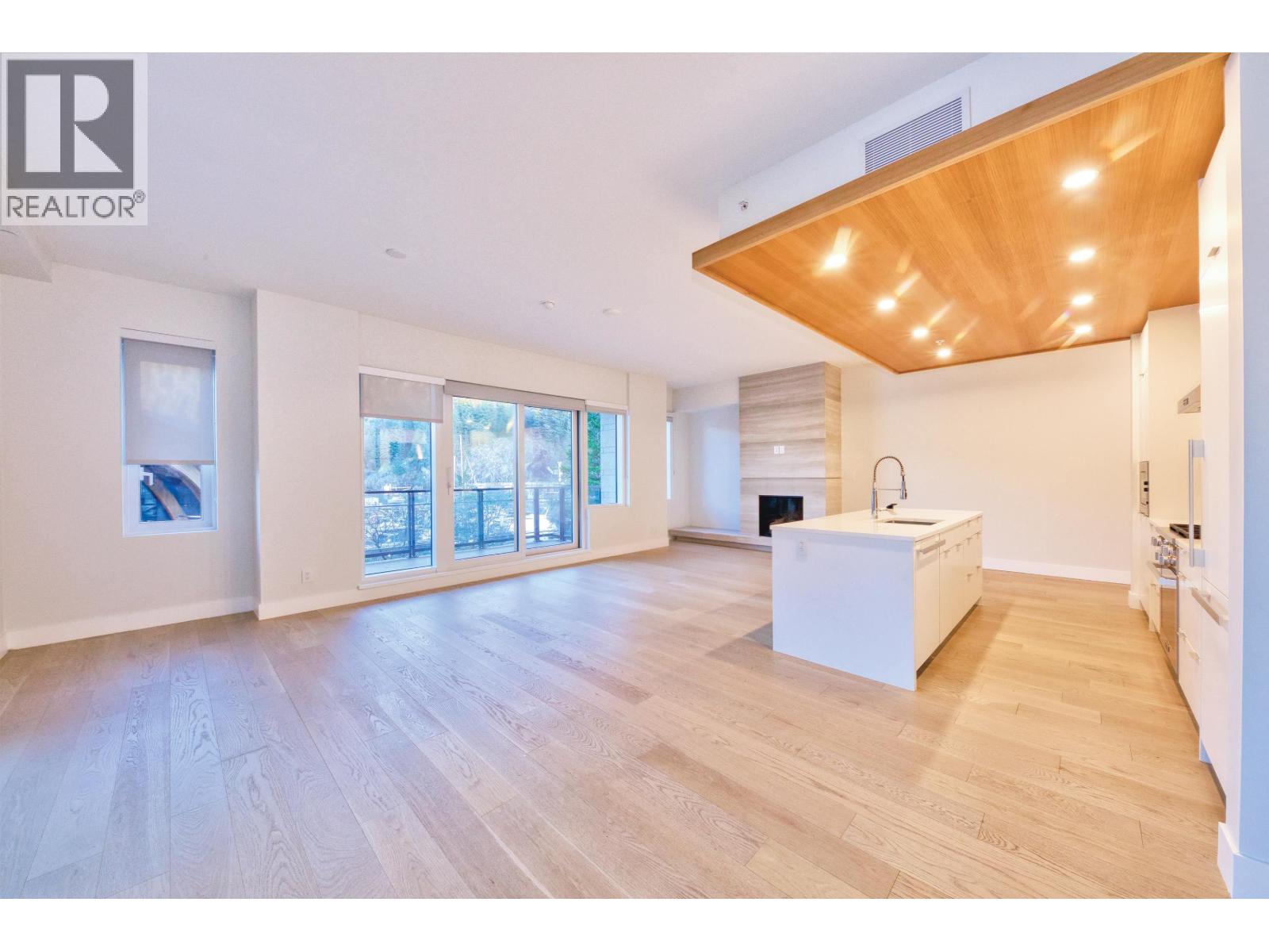 201 6707 NELSON AVENUE, West Vancouver