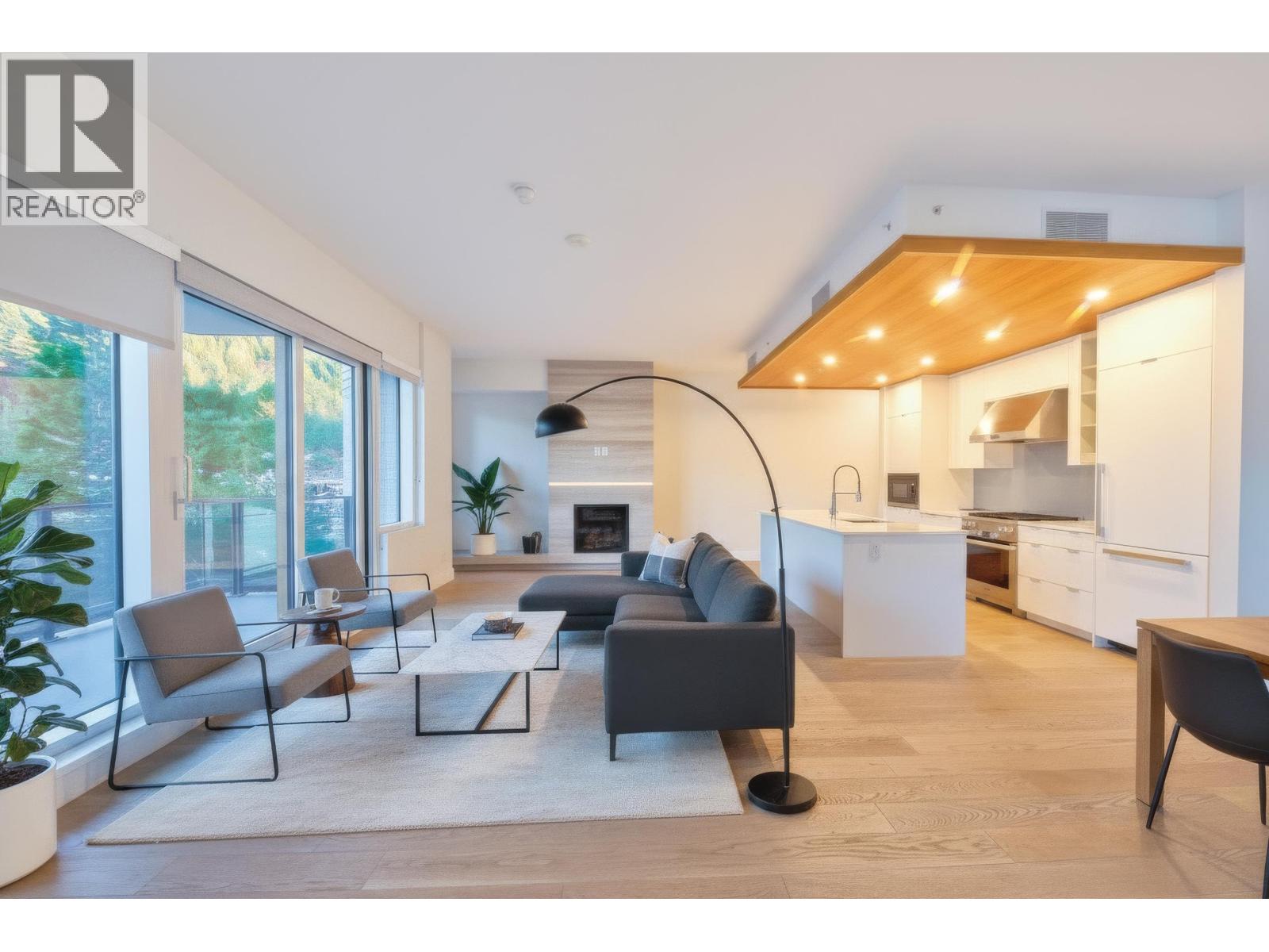 201 6707 NELSON AVENUE, West Vancouver