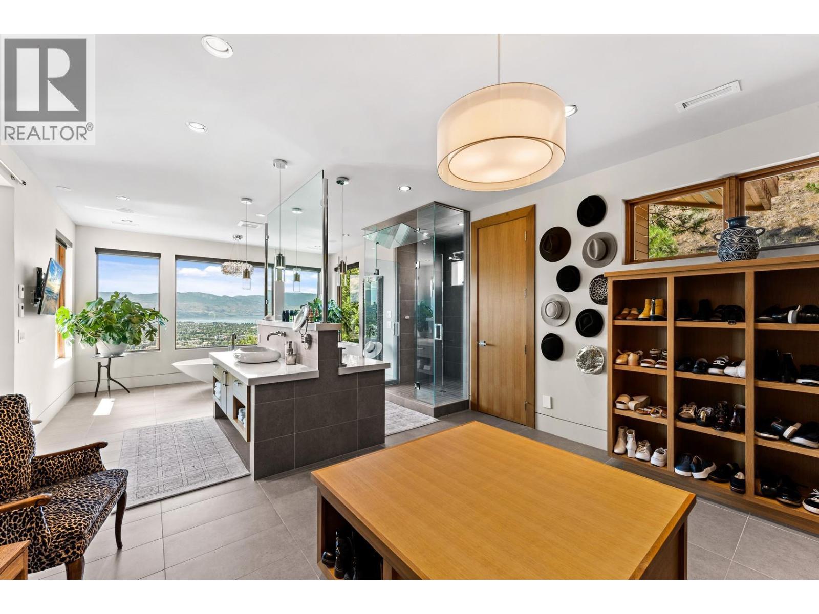  733 Forestridge Lane, Kelowna