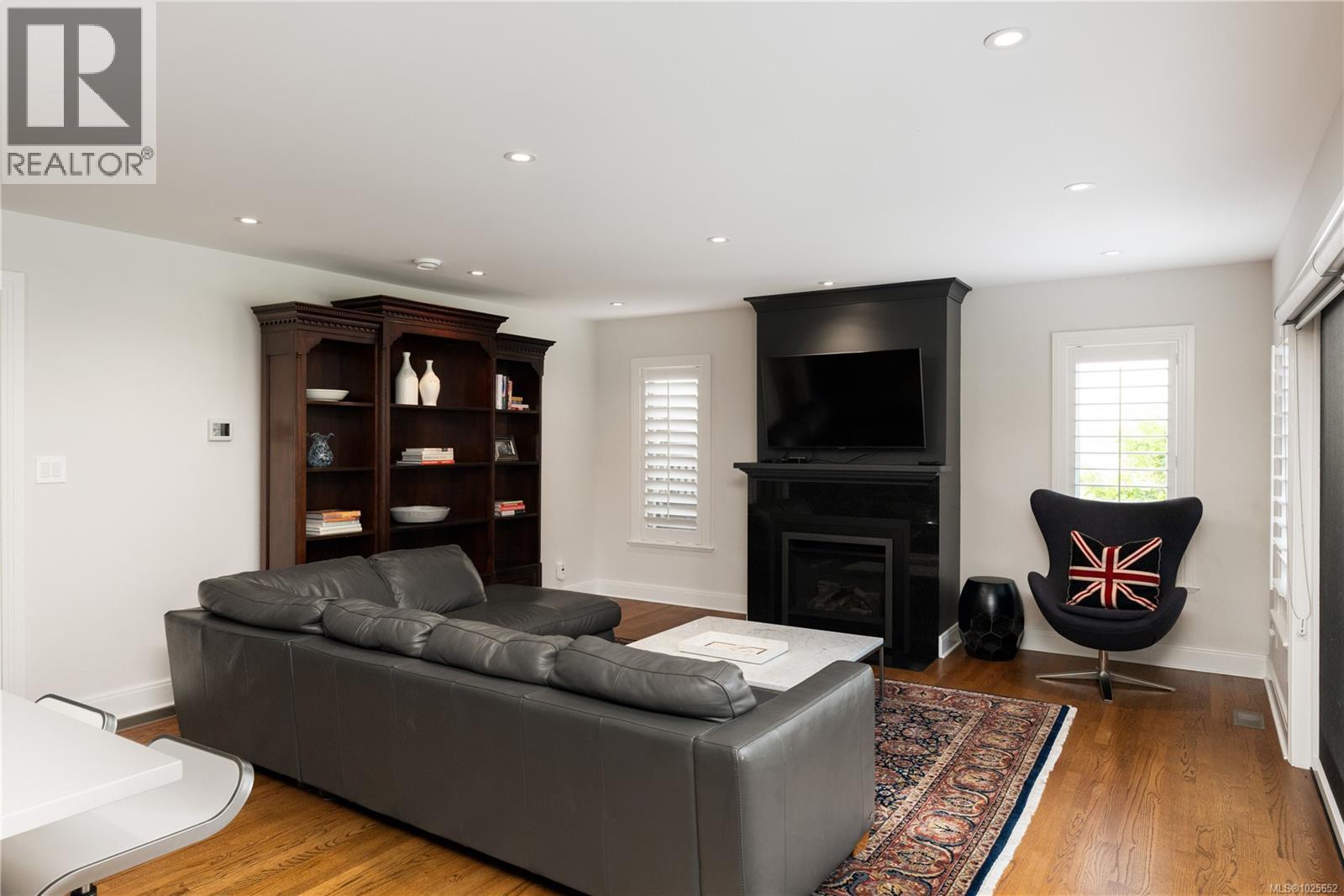  683 Mountjoy Avenue, Oak Bay