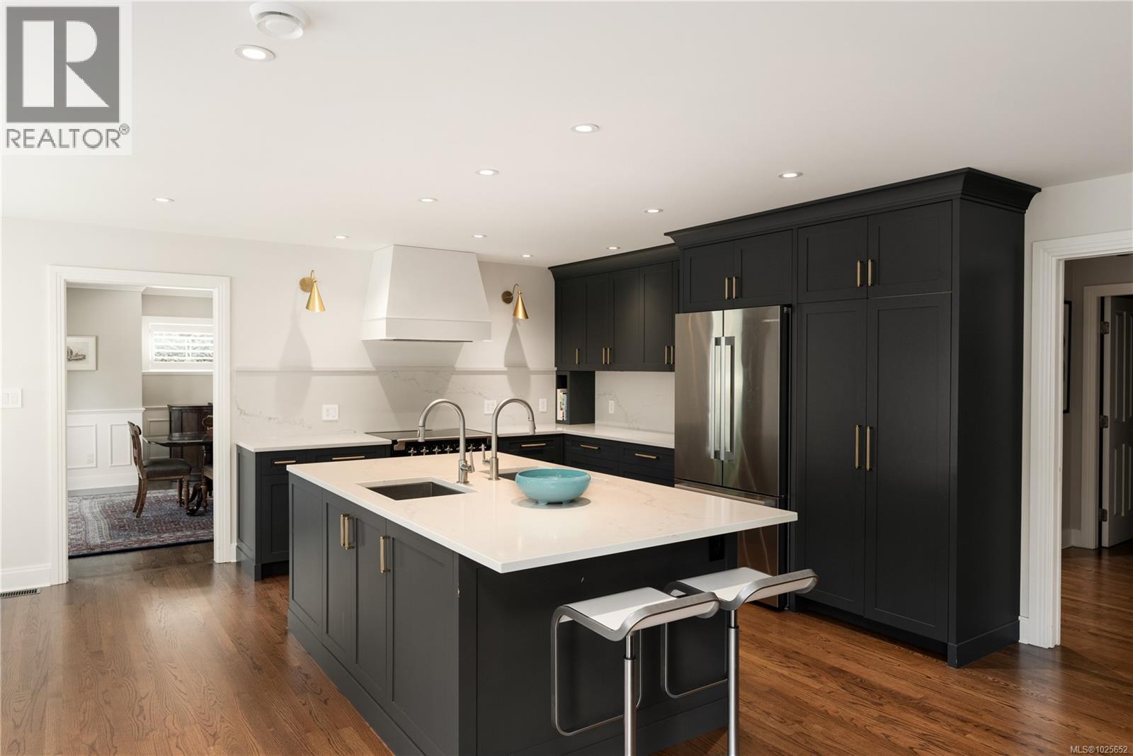  683 Mountjoy Avenue, Oak Bay