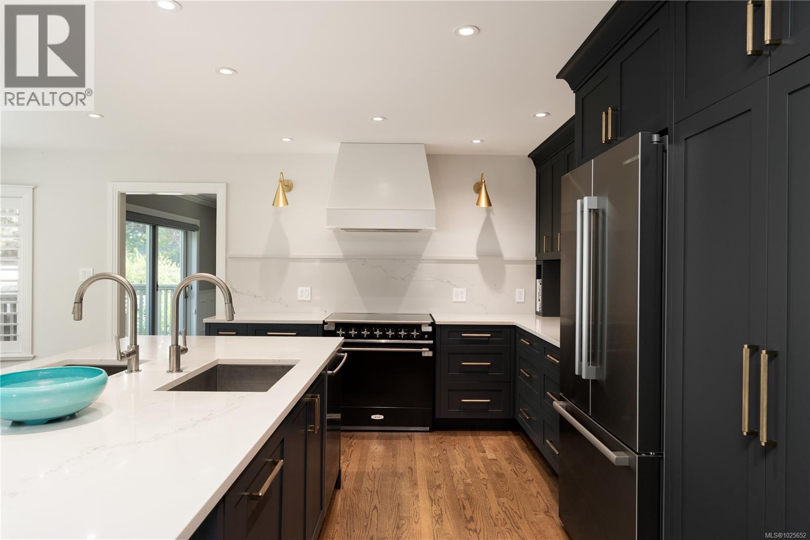  683 Mountjoy Avenue, Oak Bay