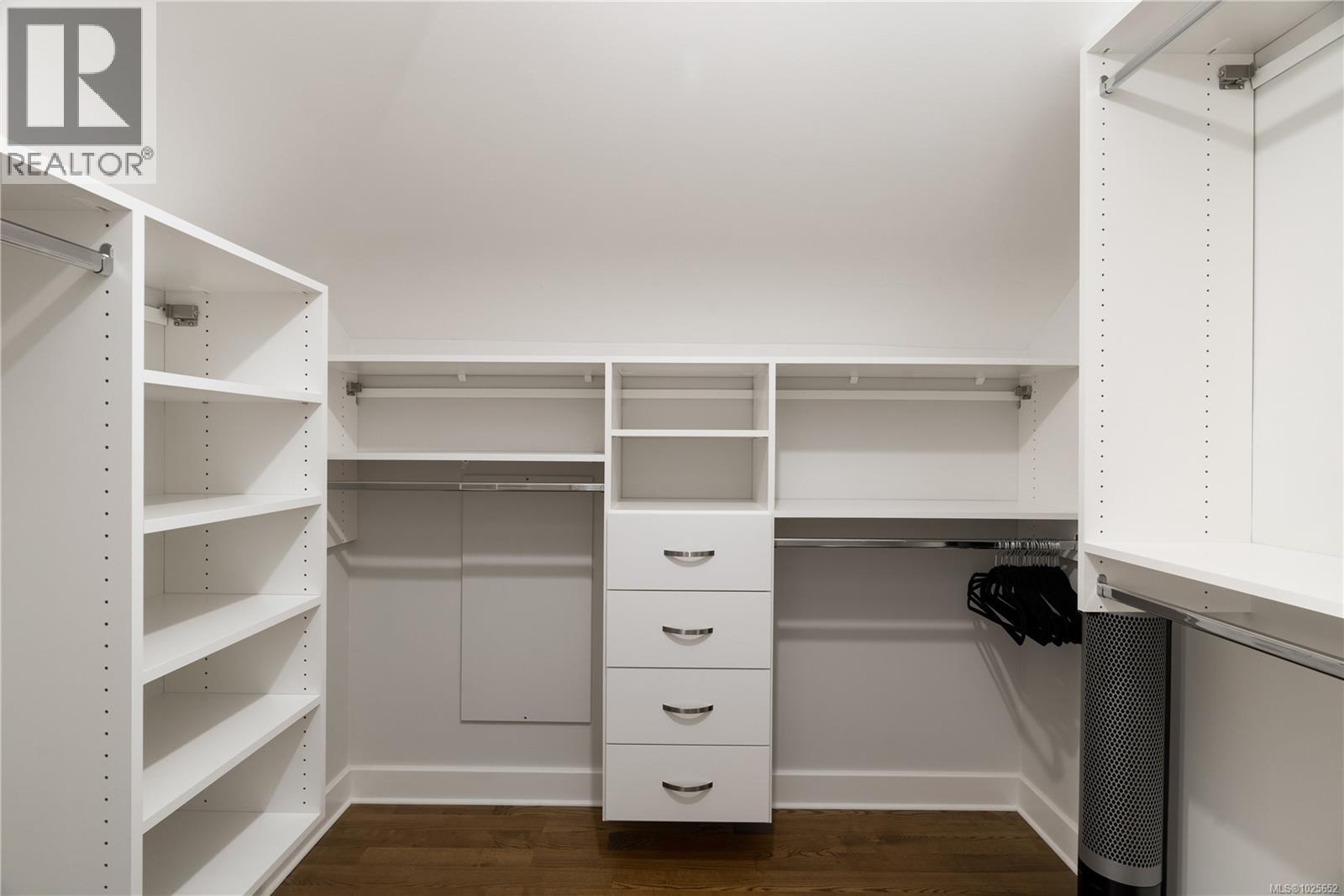  683 Mountjoy Avenue, Oak Bay