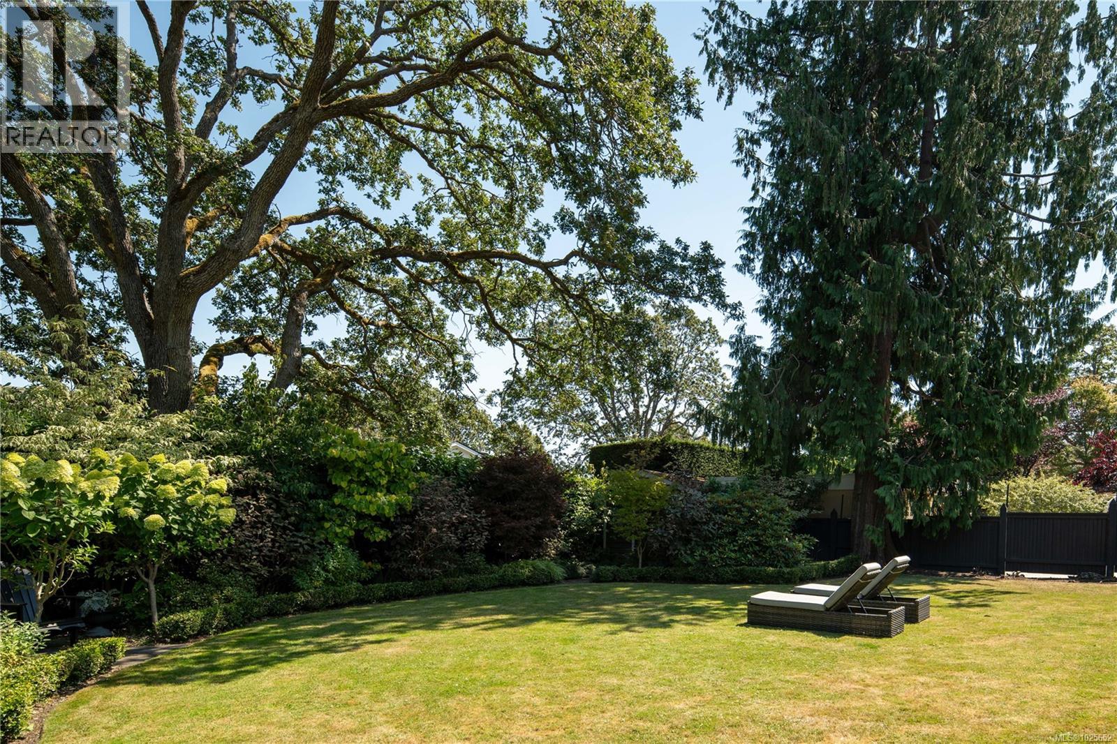  683 Mountjoy Avenue, Oak Bay