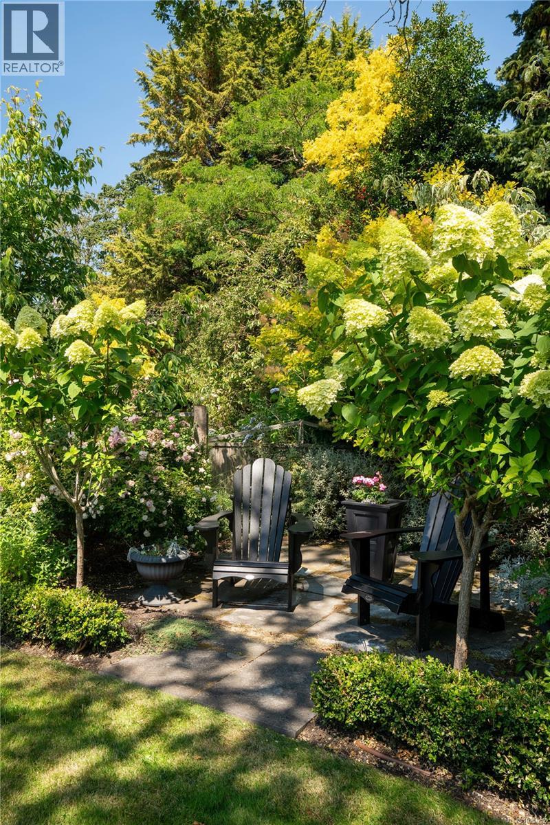  683 Mountjoy Avenue, Oak Bay