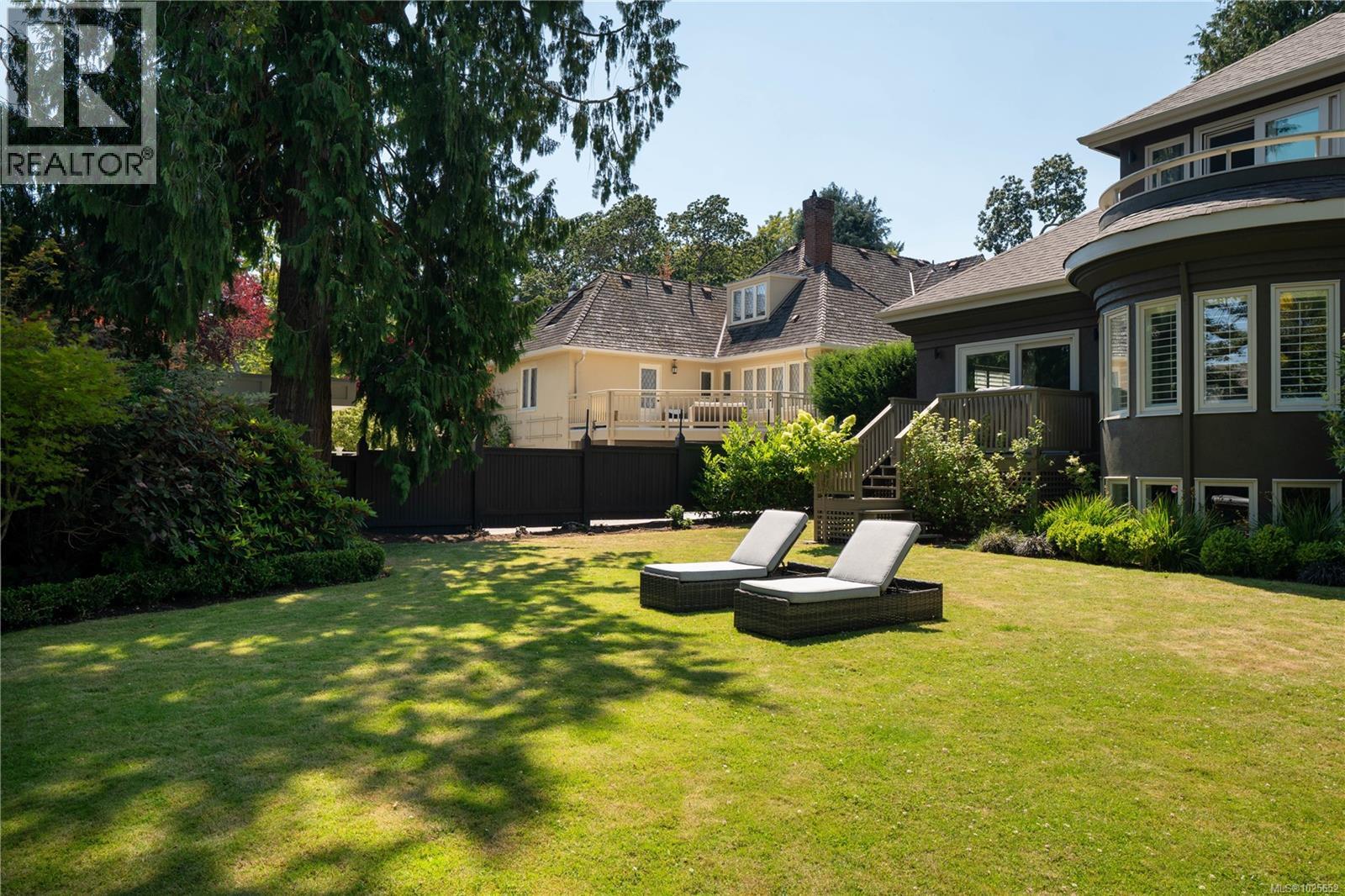  683 Mountjoy Avenue, Oak Bay