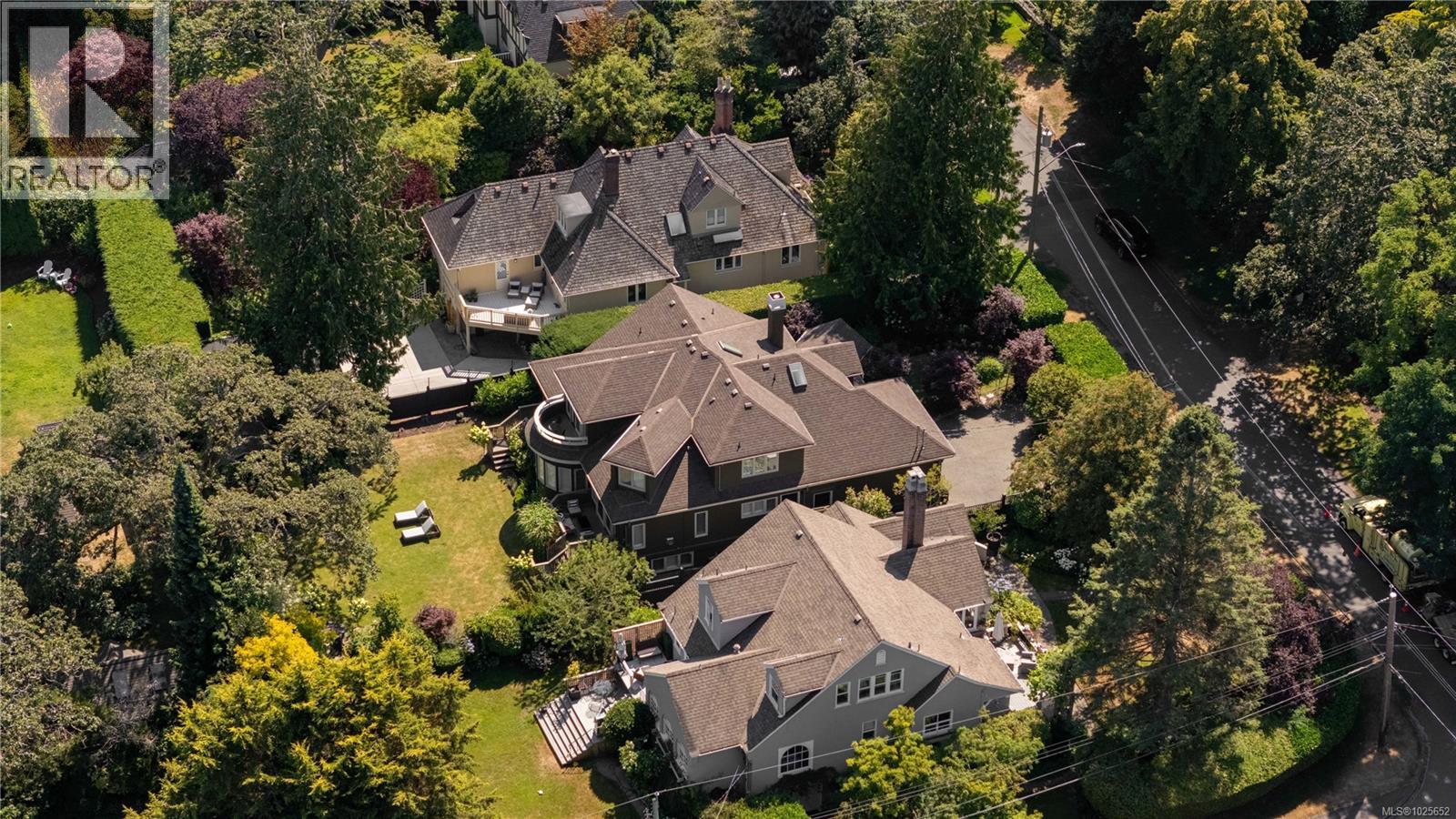  683 Mountjoy Avenue, Oak Bay