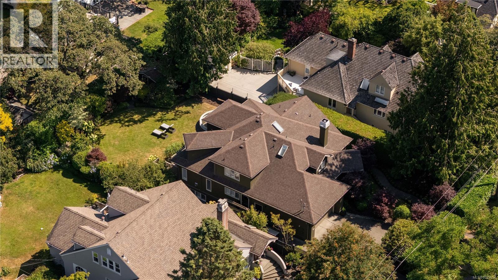  683 Mountjoy Avenue, Oak Bay