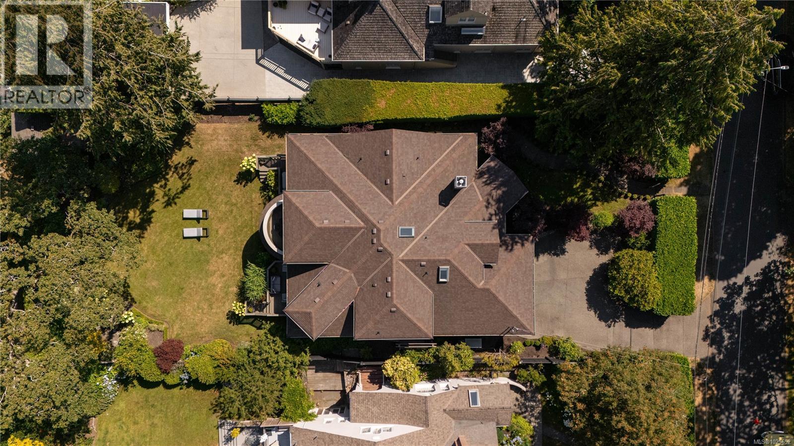  683 Mountjoy Avenue, Oak Bay