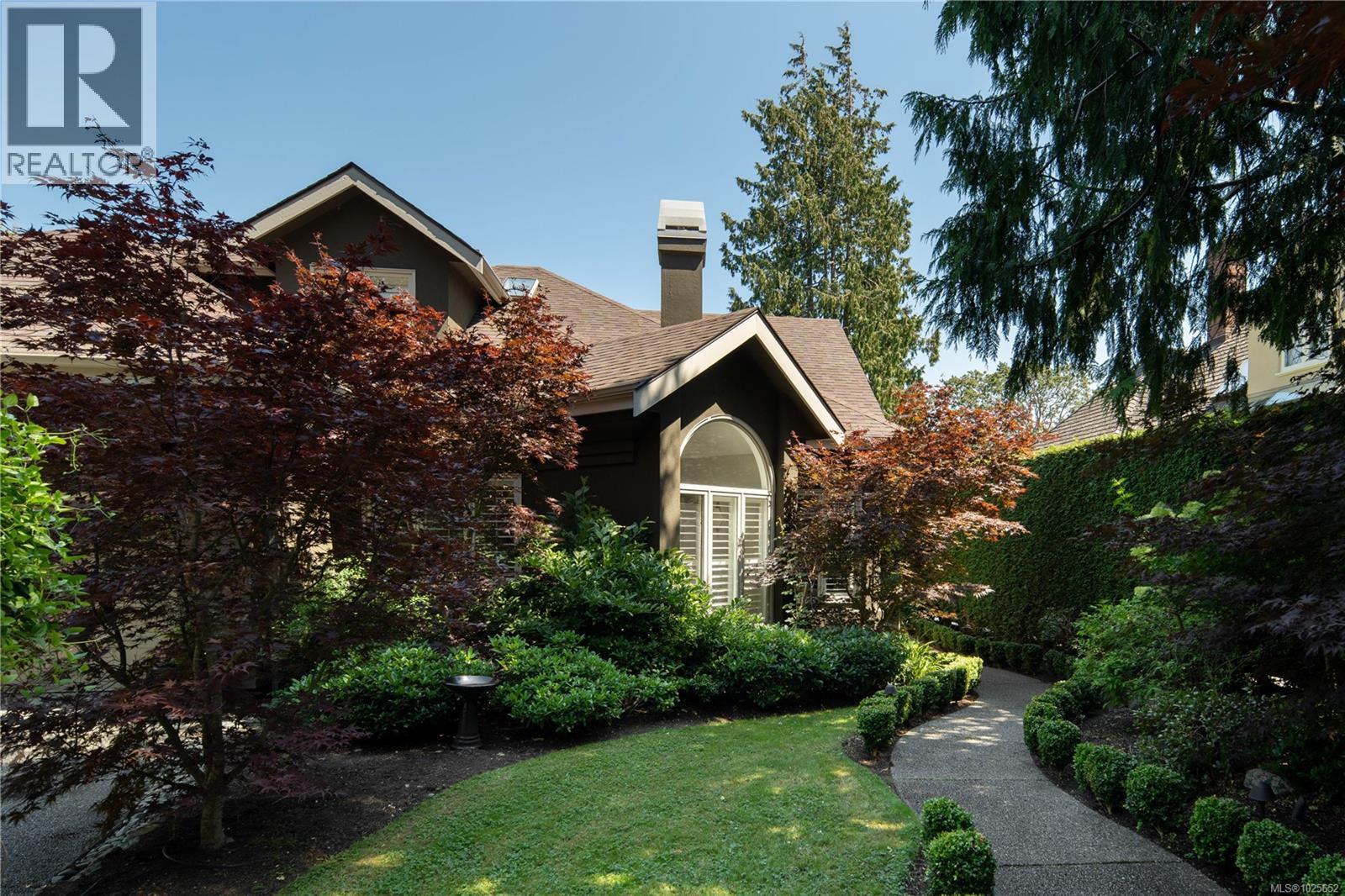  683 Mountjoy Avenue, Oak Bay