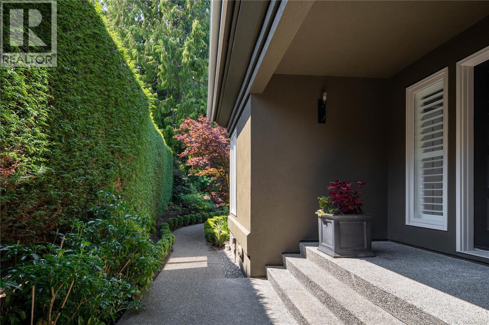  683 Mountjoy Avenue, Oak Bay