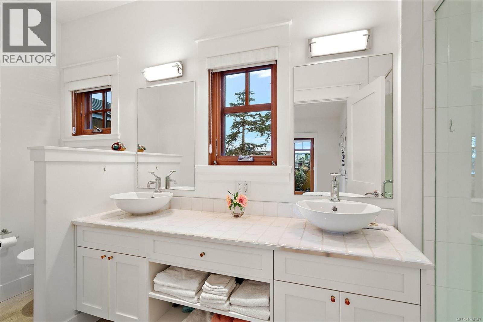 3 849 Dunsmuir Rd, Esquimalt