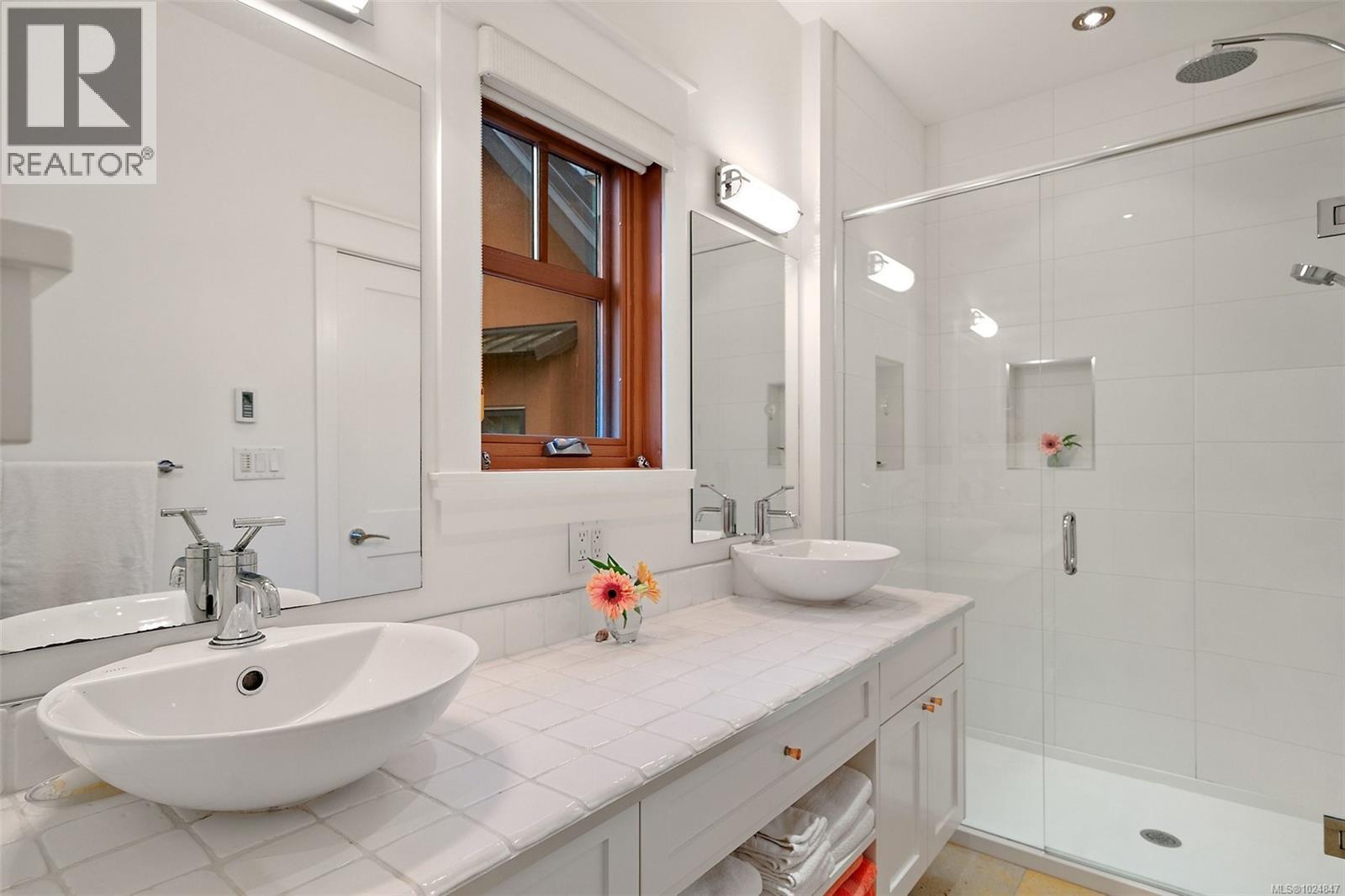 3 849 Dunsmuir Rd, Esquimalt