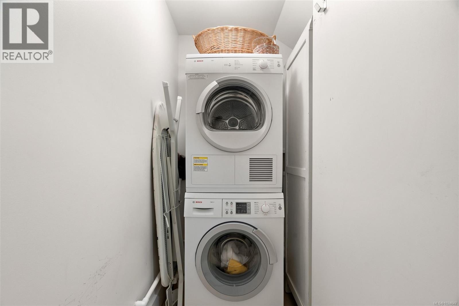 3 849 Dunsmuir Rd, Esquimalt