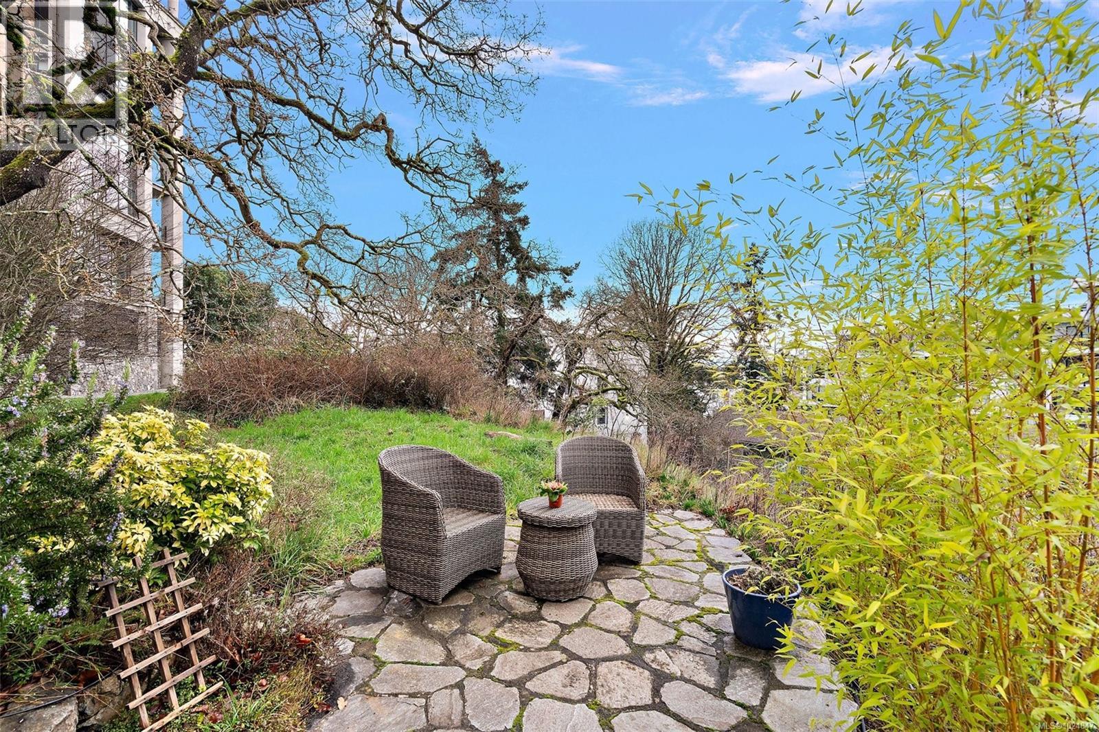 3 849 Dunsmuir Rd, Esquimalt