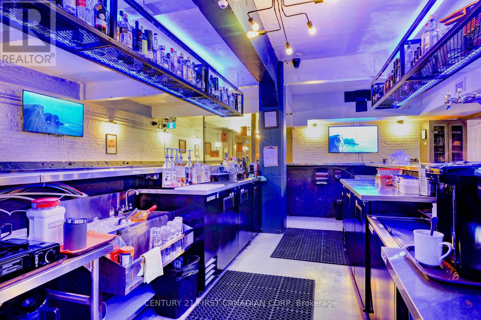 UNIT A - 117 CHRISTINA STREET N Property Photo