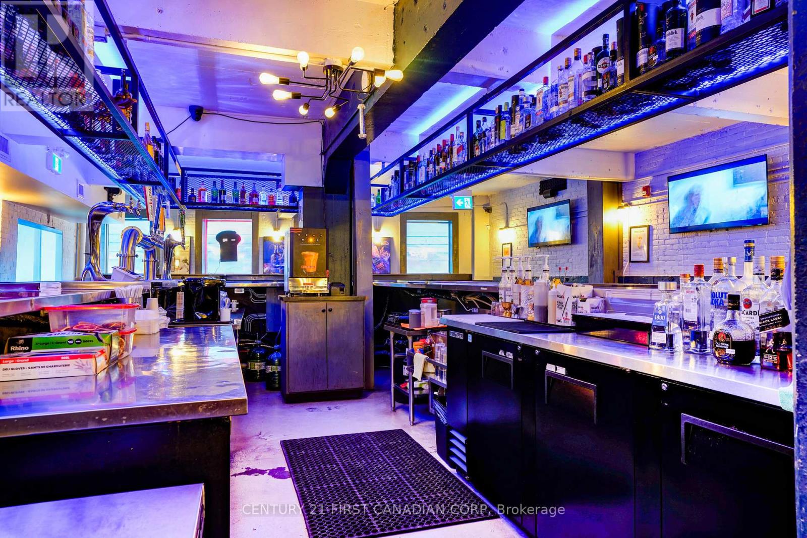 UNIT A - 117 CHRISTINA STREET N Property Photo