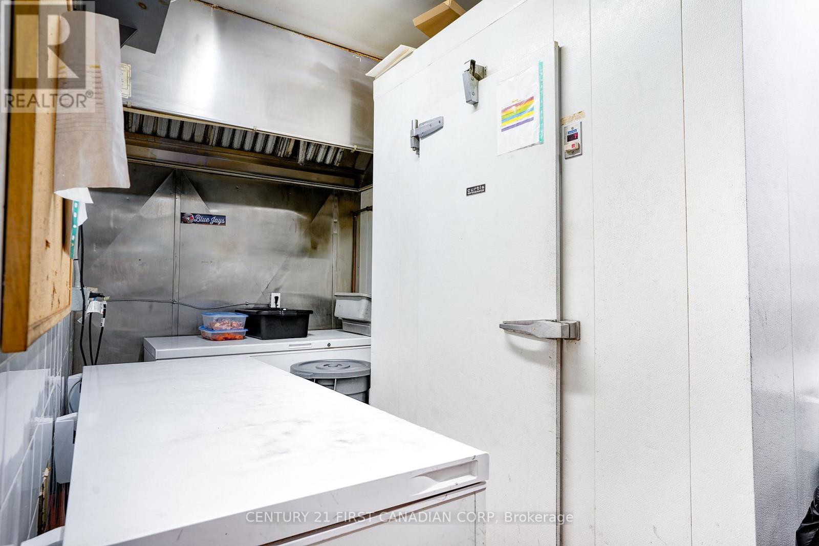 UNIT A - 117 CHRISTINA STREET N Property Photo