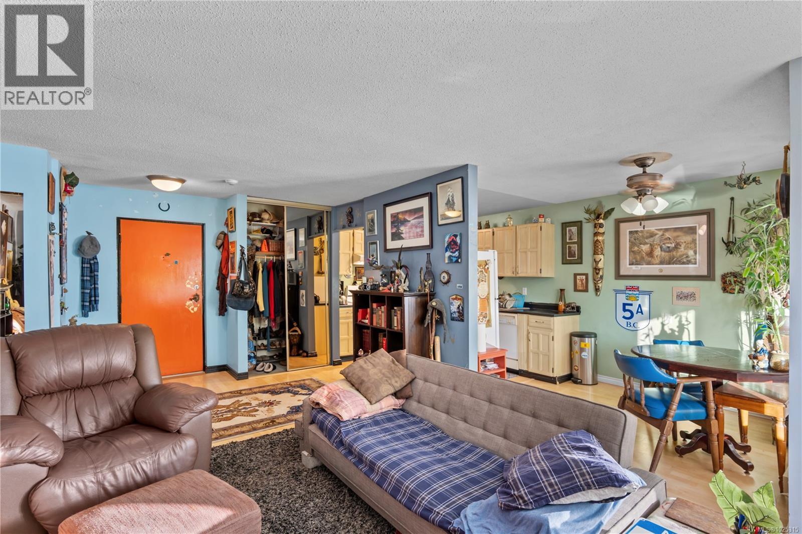 206 1725 Cedar Hill Cross Road, Saanich