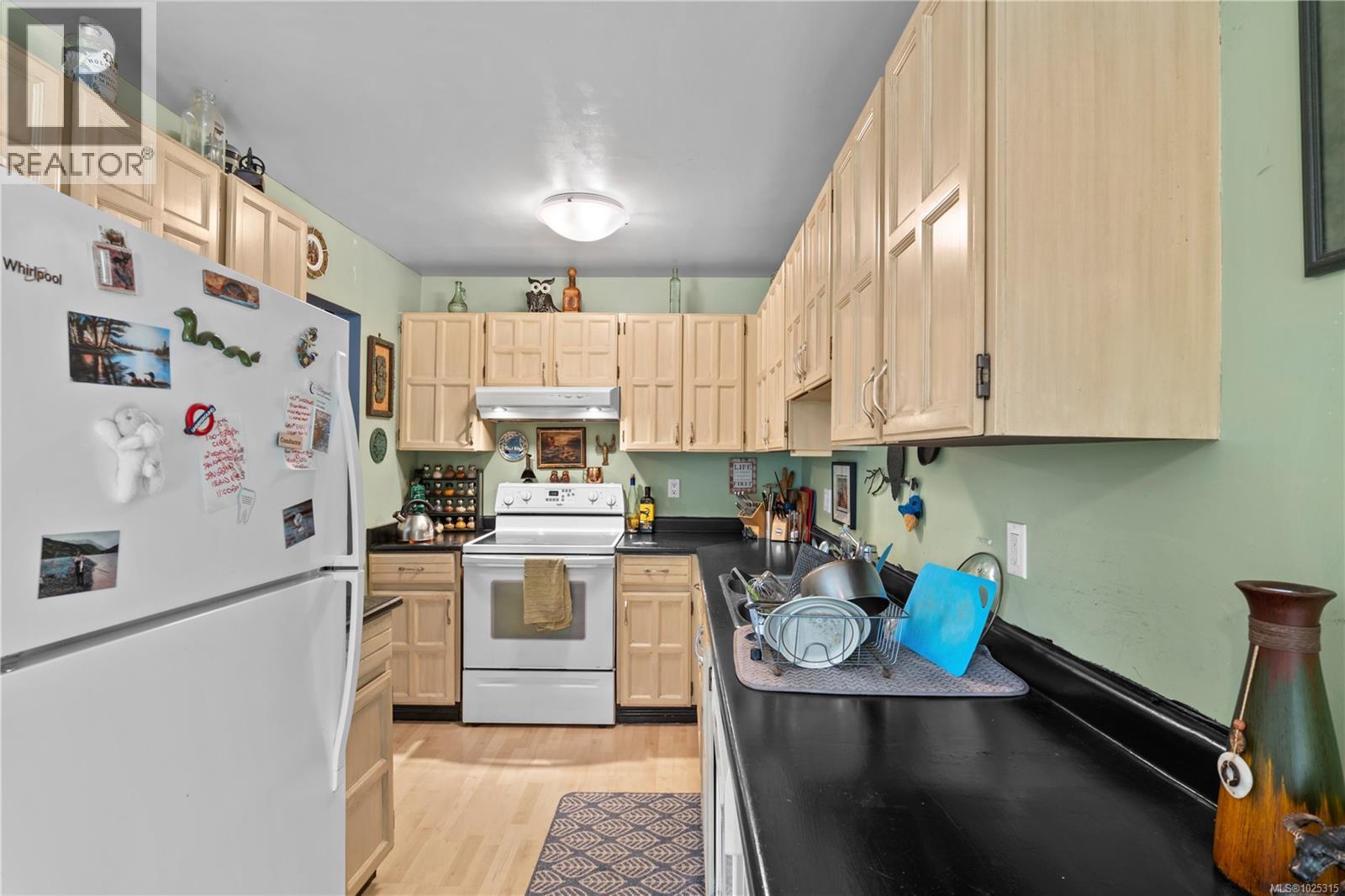 206 1725 Cedar Hill Cross Road, Saanich