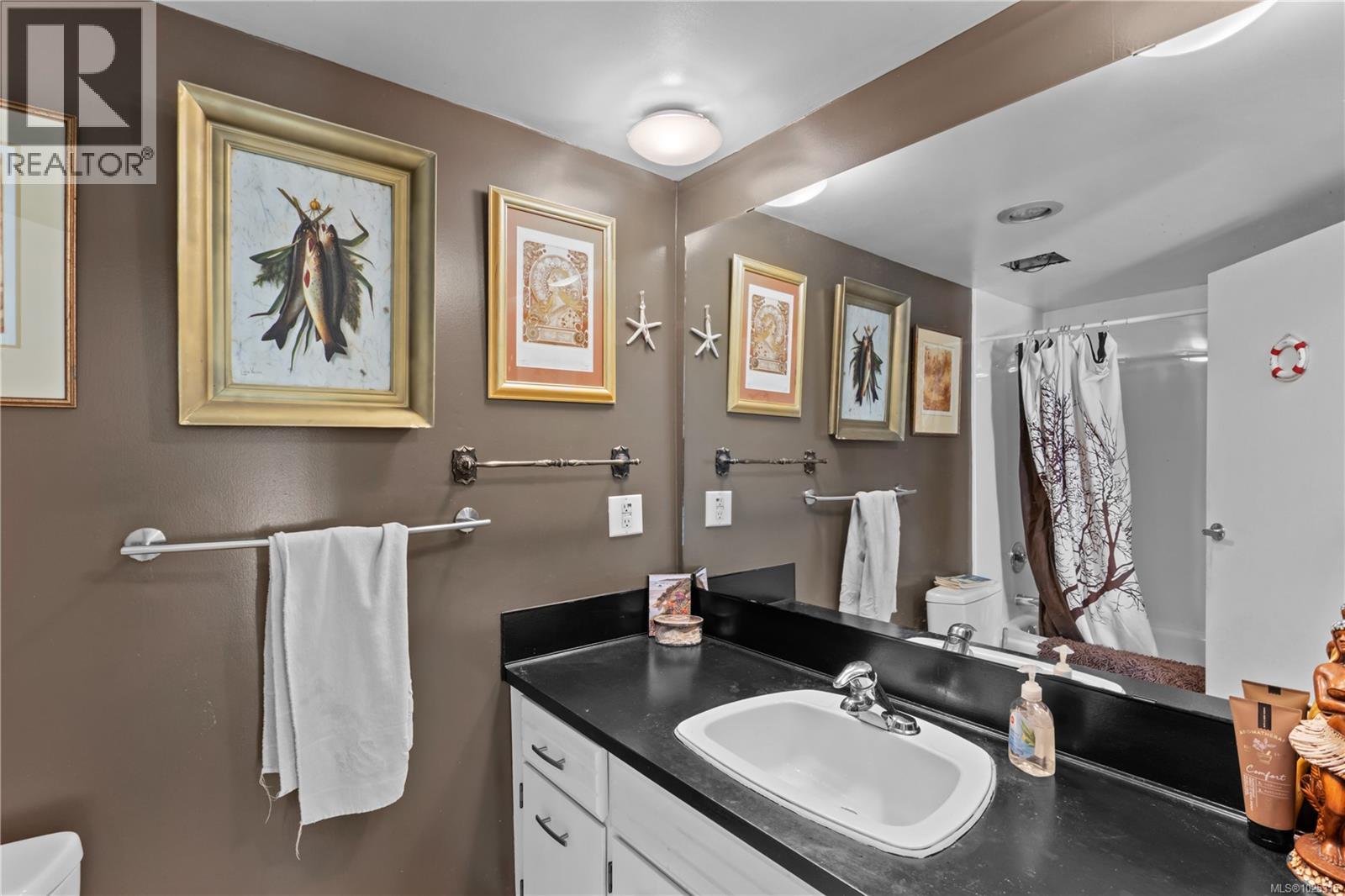 206 1725 Cedar Hill Cross Road, Saanich