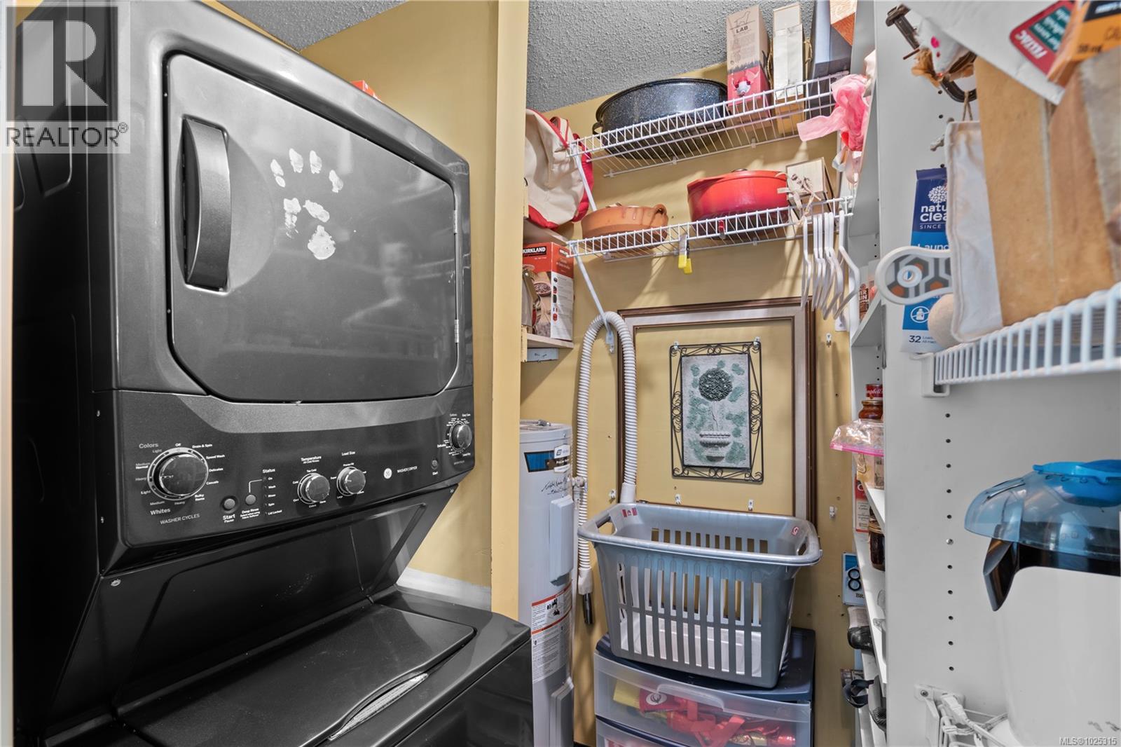 206 1725 Cedar Hill Cross Road, Saanich