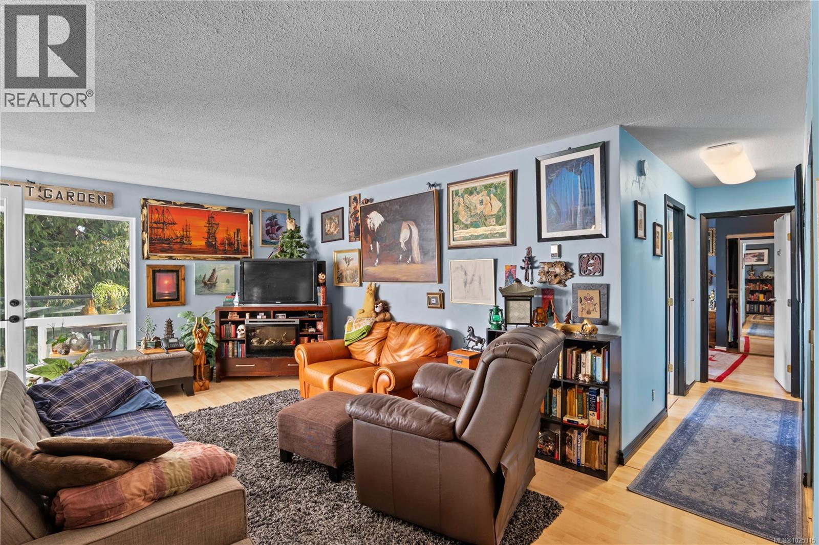 206 1725 Cedar Hill Cross Road, Saanich