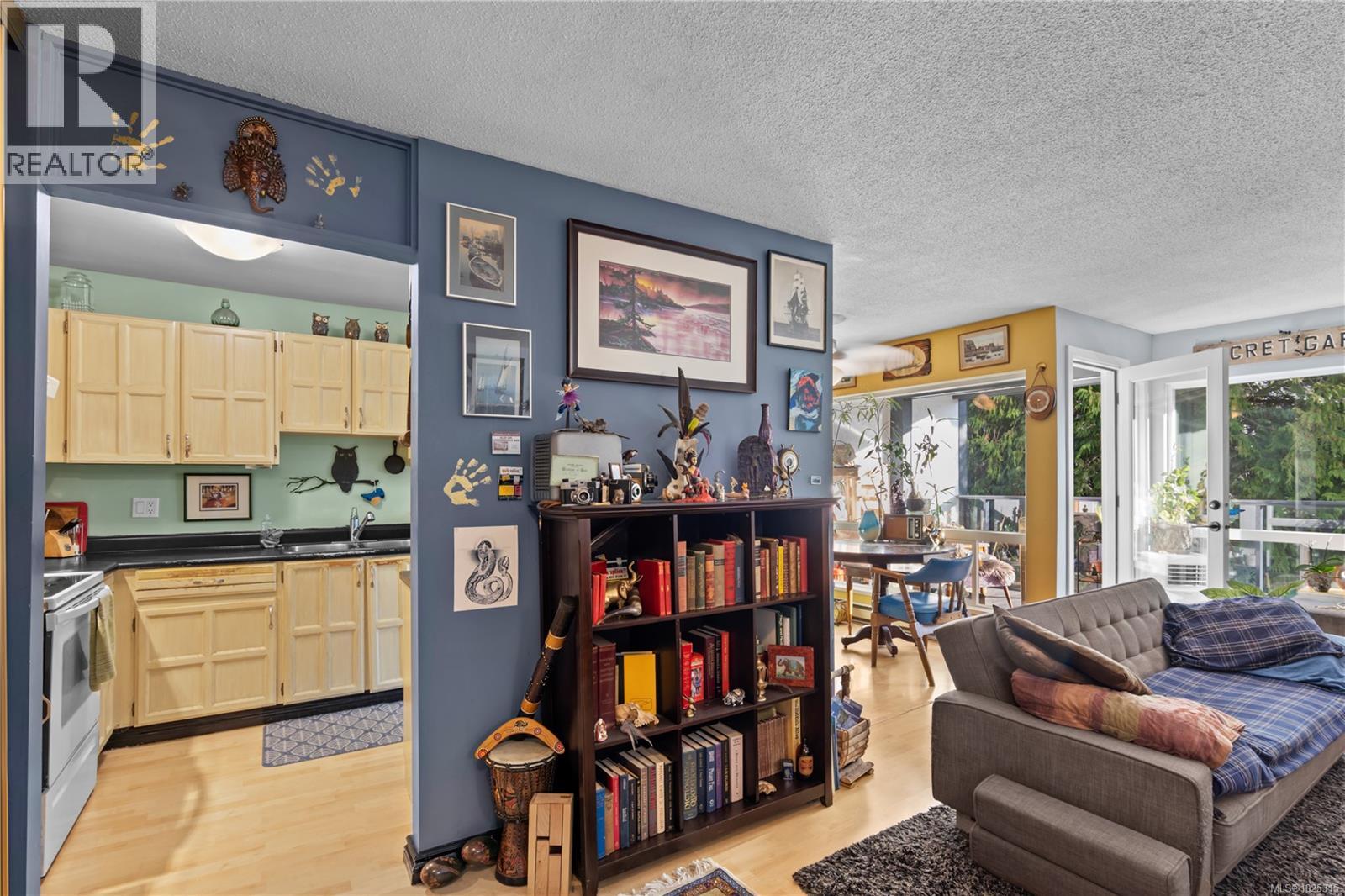 206 1725 Cedar Hill Cross Road, Saanich