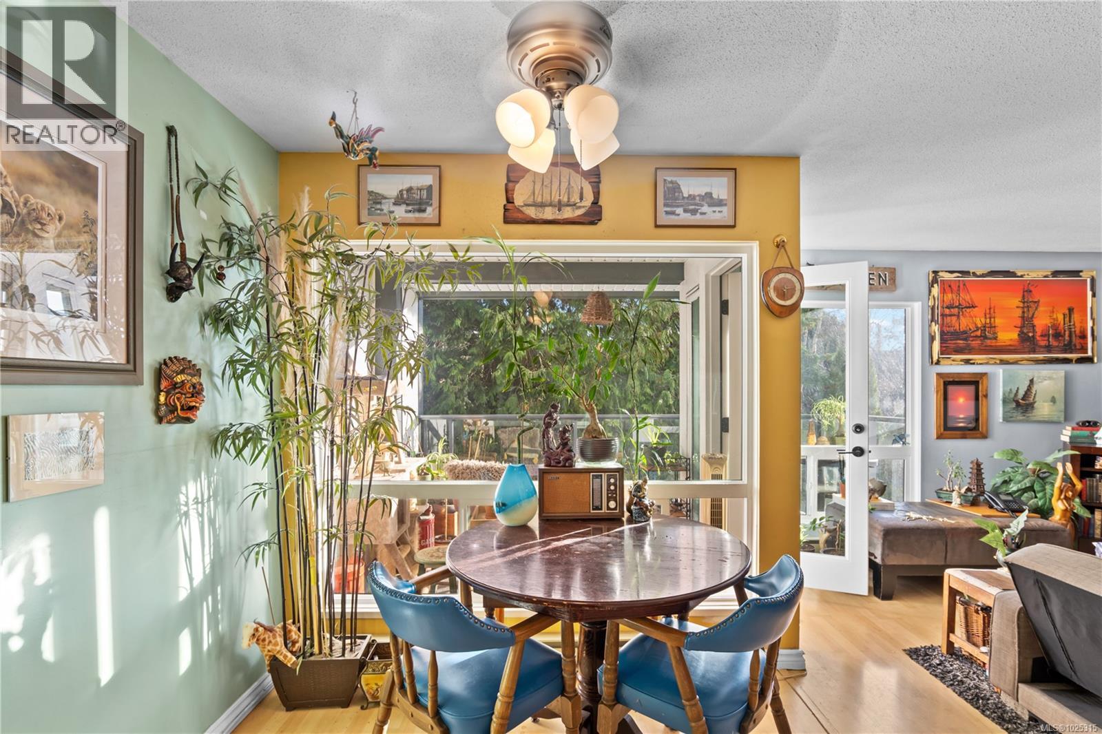 206 1725 Cedar Hill Cross Road, Saanich