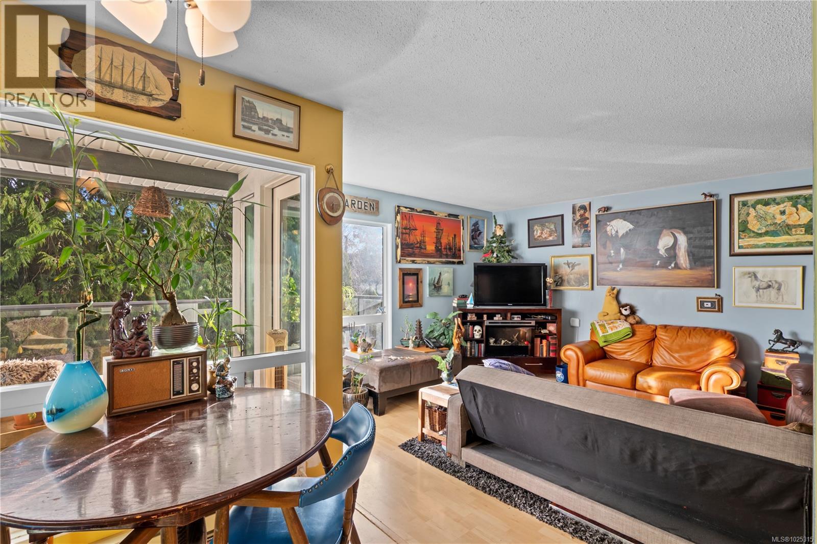 206 1725 Cedar Hill Cross Road, Saanich