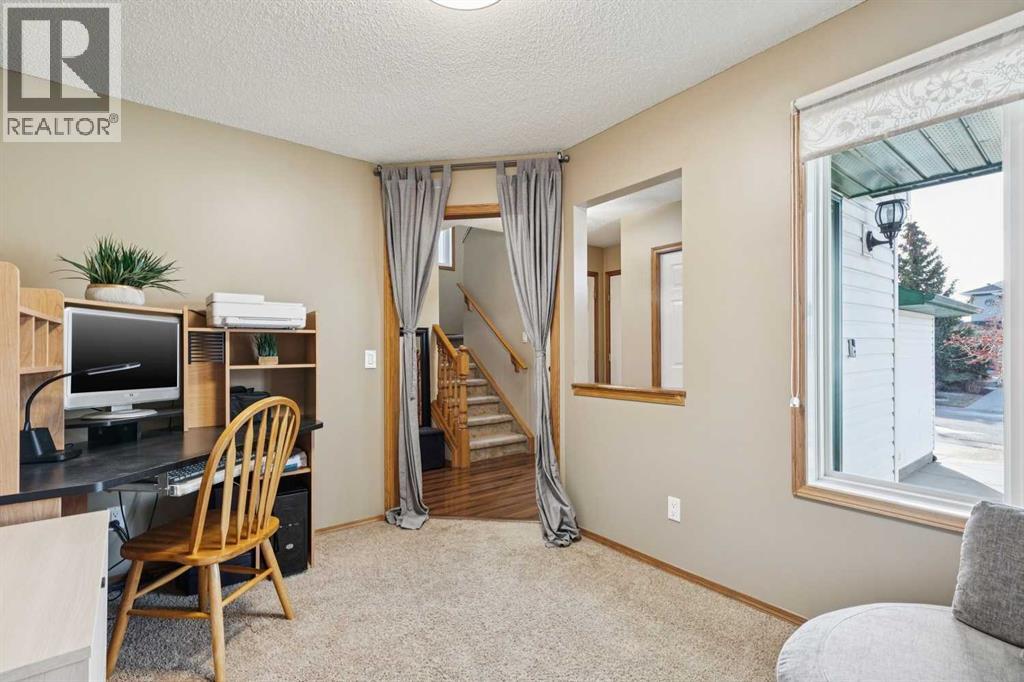 Single Family House for Sale in  Tuscarora Close NW Tuscany Calgary 