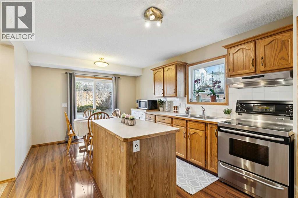 Single Family House for Sale in  Tuscarora Close NW Tuscany Calgary 