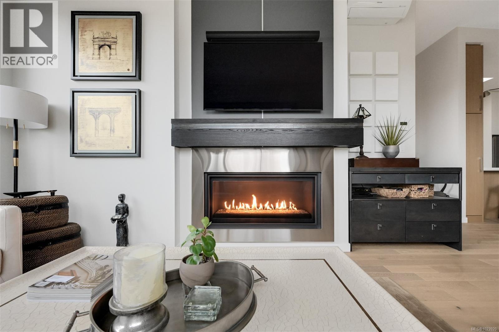 PH5 2285 Bowker Ave, Oak Bay