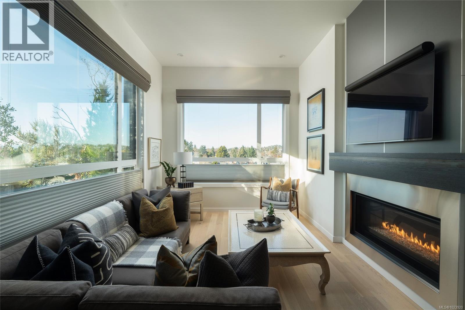 PH5 2285 Bowker Ave, Oak Bay