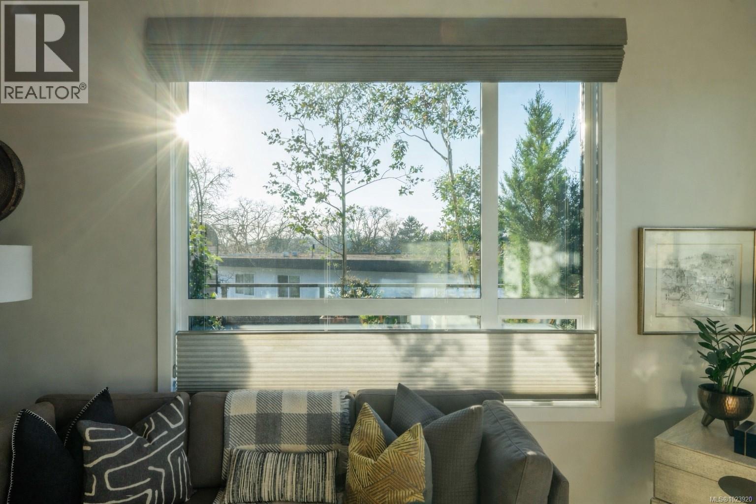 PH5 2285 Bowker Ave, Oak Bay