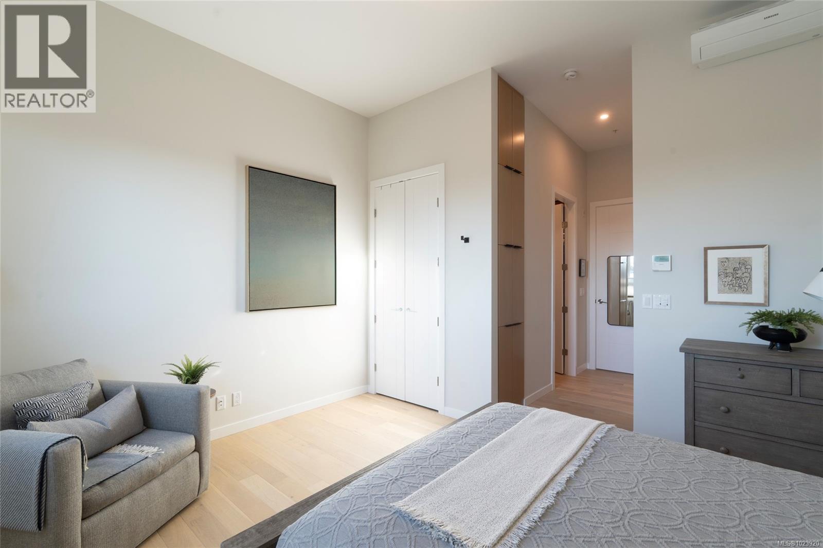 PH5 2285 Bowker Ave, Oak Bay