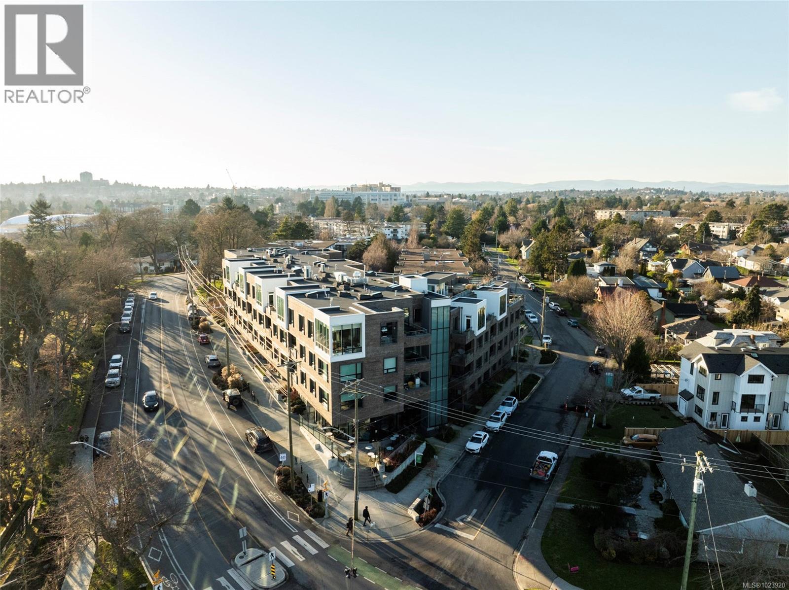 PH5 2285 Bowker Ave, Oak Bay