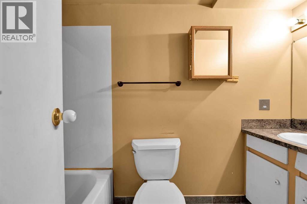 Single Family House Bi-level for Sale in  Dovertree Place SE Dover Calgary 