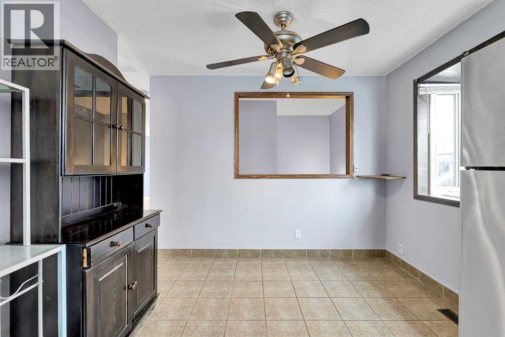 Single Family House Bi-level for Sale in  Dovertree Place SE Dover Calgary 