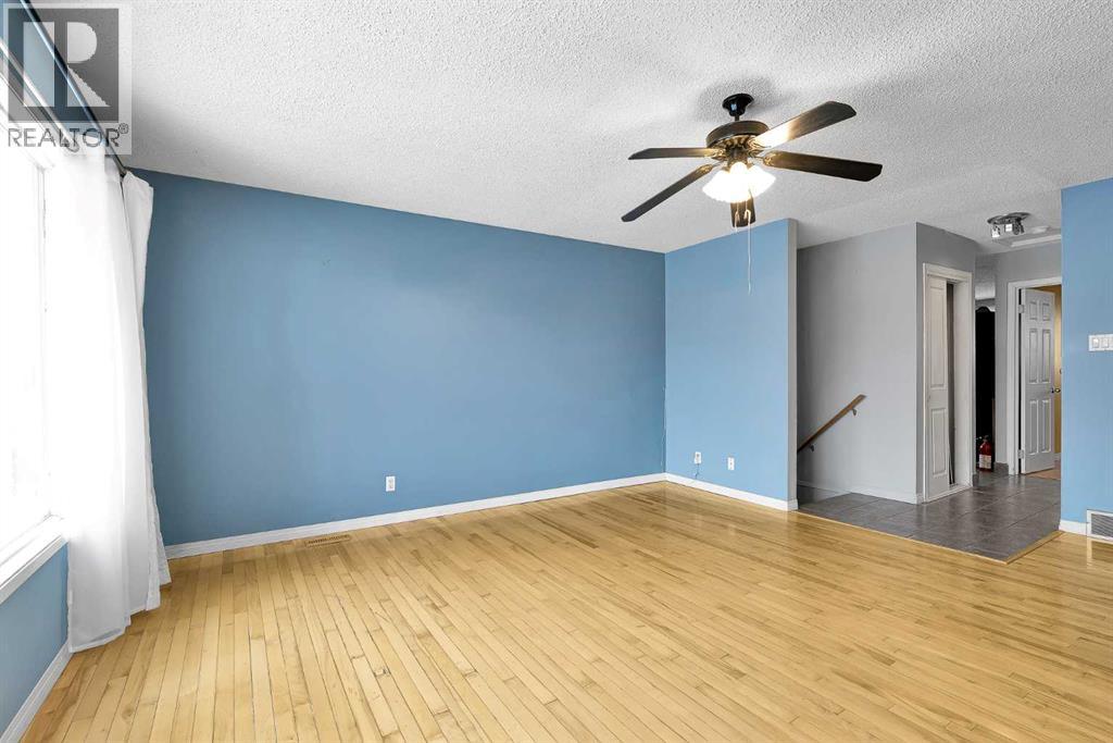 Single Family House Bi-level for Sale in  Dovertree Place SE Dover Calgary 