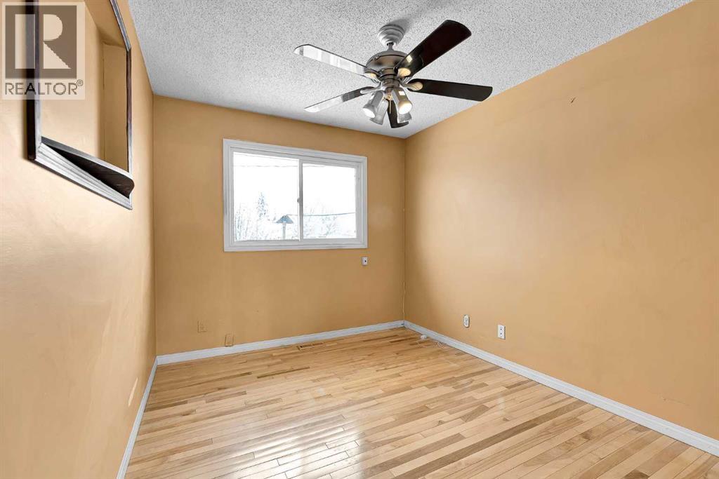 Single Family House Bi-level for Sale in  Dovertree Place SE Dover Calgary 