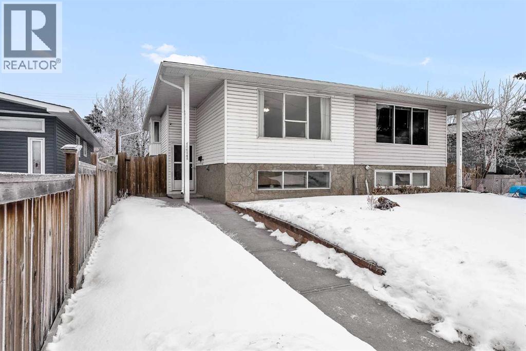 Single Family House Bi-level for Sale in  Dovertree Place SE Dover Calgary 
